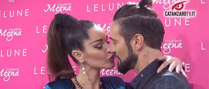 Ospiti vip (Delia e Alex) e perle d'ogni tipo all'evento Coscia - VIDEO