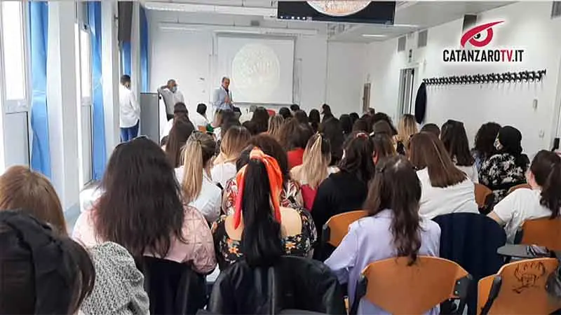 Orientamento, l'UMG spiega perché scegliere i corsi di Farmacia - VIDEO