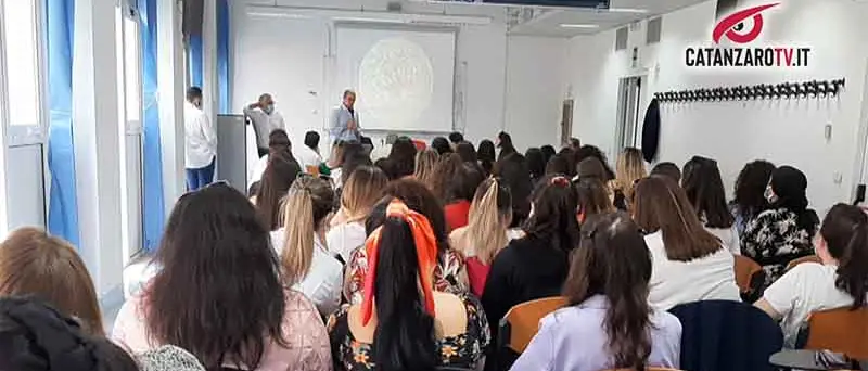 Orientamento, l'UMG spiega perché scegliere i corsi di Farmacia - VIDEO