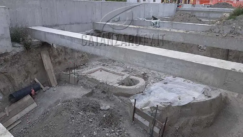 Metro, reperti sul tracciato: cantiere chiuso a S. Maria