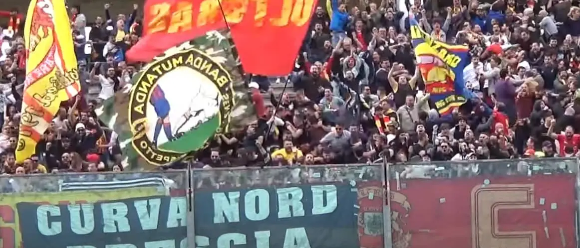 Le spettacolari immagini della curva giallorossa a Padova - VIDEO