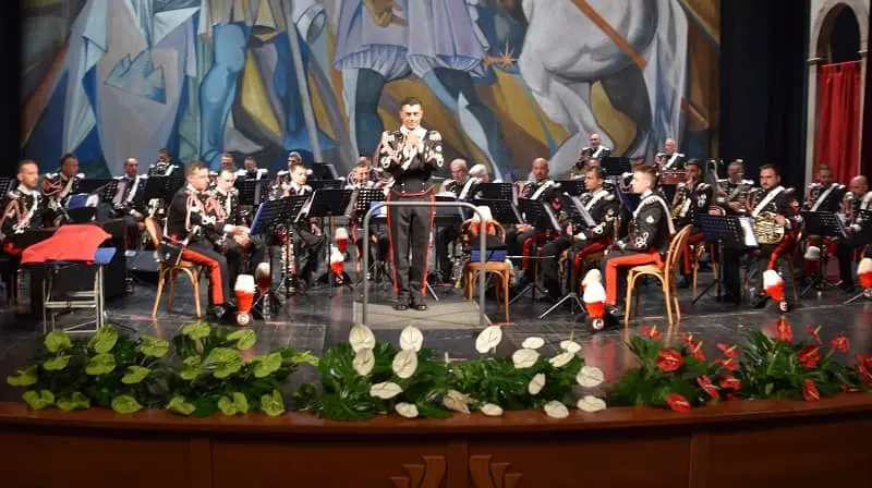 Fanfara Carabinieri chiude al Politeama Festa 2 Giugno -VIDEO