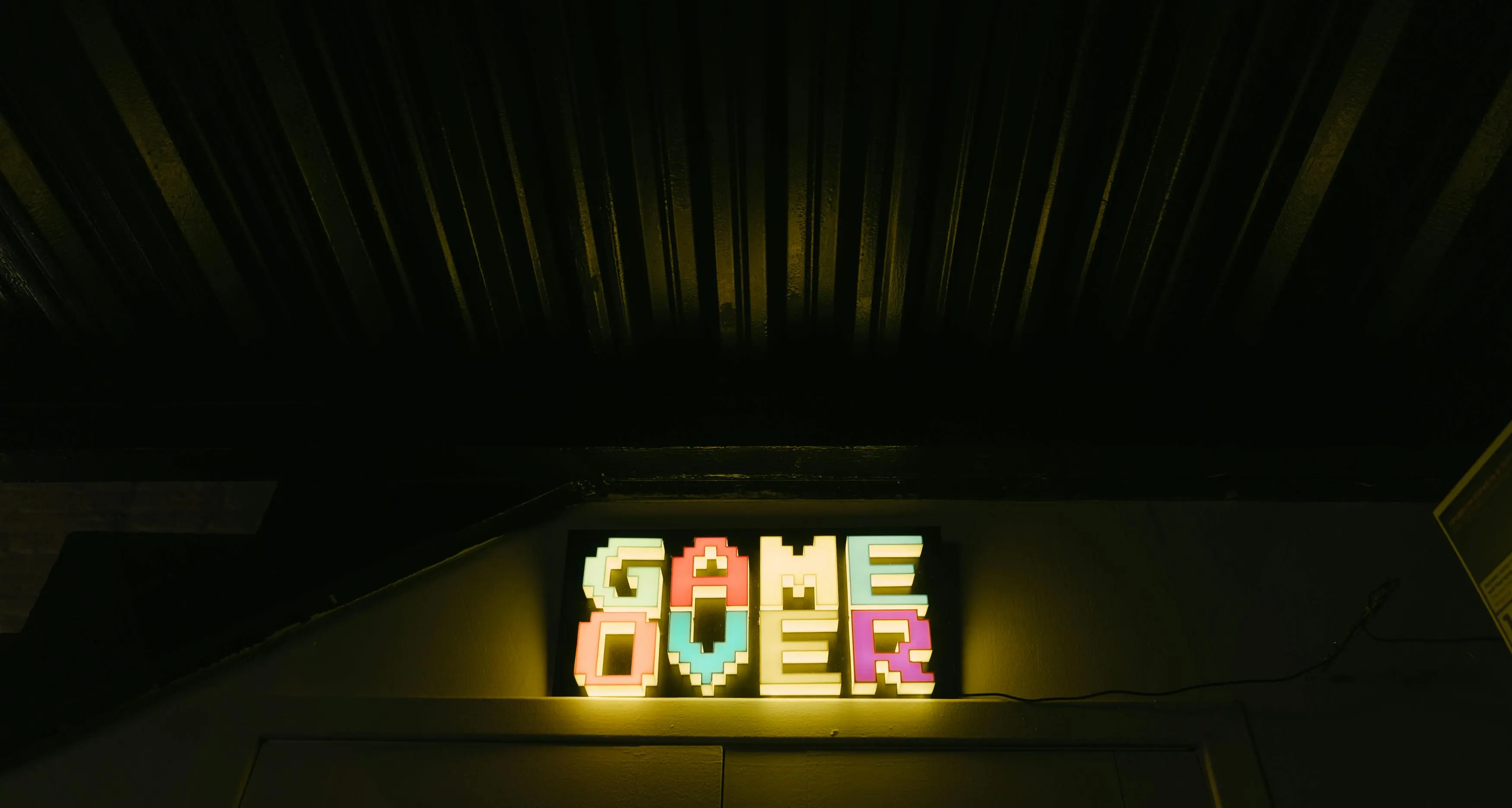 Slot truccate a Cosenza, la frode del telecomando e delle SIM: così i gestori dirottavano gli incassi