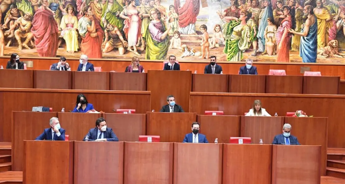 Occhiuto bis in Calabria, martedì la prima seduta del Consiglio: all’opposizione pochi ma buoni (e senza alibi)\n