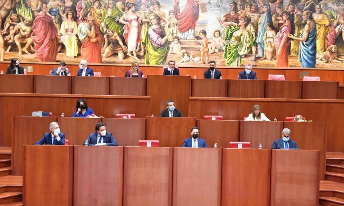 Occhiuto bis in Calabria, martedì la prima seduta del Consiglio: all’opposizione pochi ma buoni (e senza alibi)\n