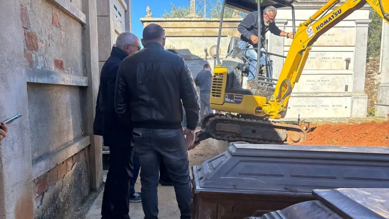 Accolto l’appello di una mamma di Donnici: i resti della piccola figlia estumulati a febbraio hanno avuto finalmente sepoltura\n