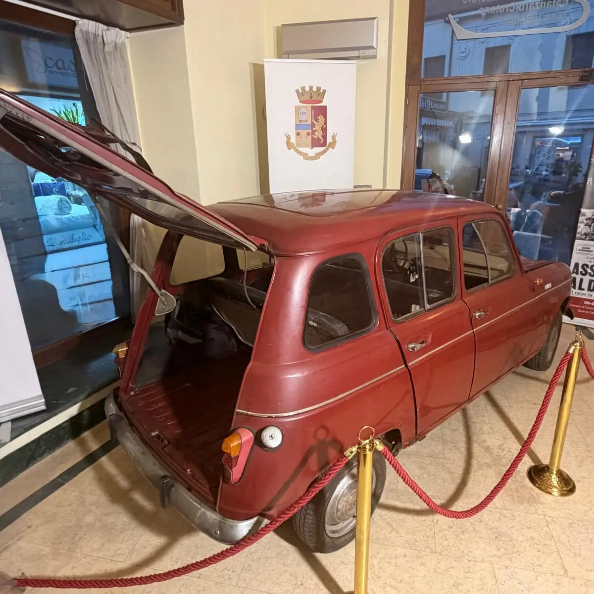 A Catanzaro la\u00A0R4 in cui\u00A0fu trovato il corpo di Aldo Moro: è\u00A0la prima volta che viene esposta fuori dal museo che la ospita