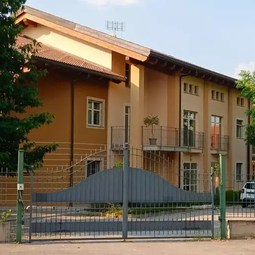 Botte, materassi bagnati e farmaci per stare “tranquilli”\u00A0in un centro disabili a Cuneo. I carabinieri: «Video aberranti»