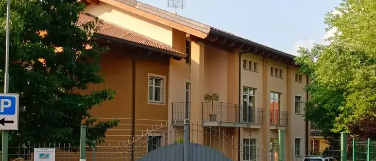 Botte, materassi bagnati e farmaci per stare “tranquilli”\u00A0in un centro disabili a Cuneo. I carabinieri: «Video aberranti»