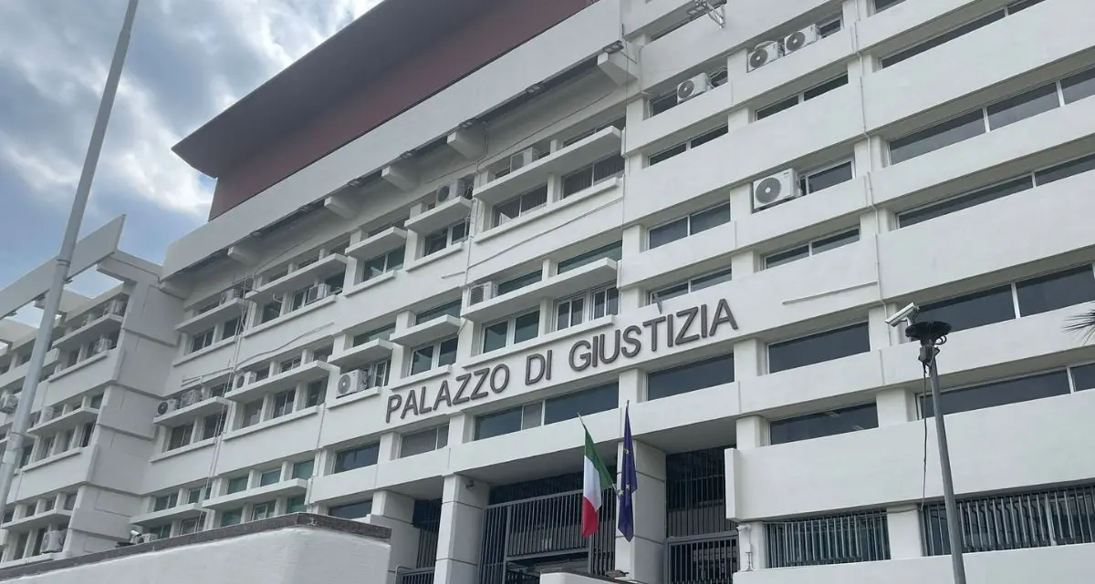 “Morirete carbonizzati”: coppia in cella per il tentato omicidio di due vicini a Rende\n