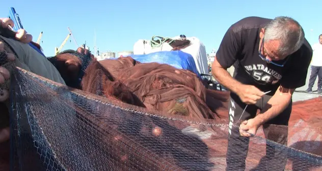 Silenzio assordante al porto di Vibo Marina, i pescatori chiedono aiuto: «I poteri forti decidono, noi paghiamo»