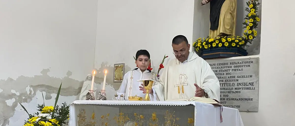 Montebello Jonico celebra San Leonardo: la chiesetta gremita di fedeli nel segno della tradizione\n