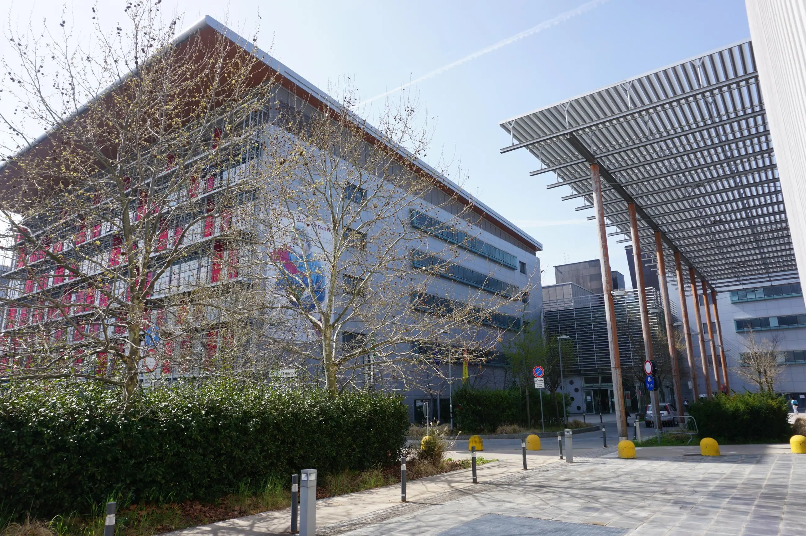 Milano, 12enne investito da un furgone: è gravissimo\n