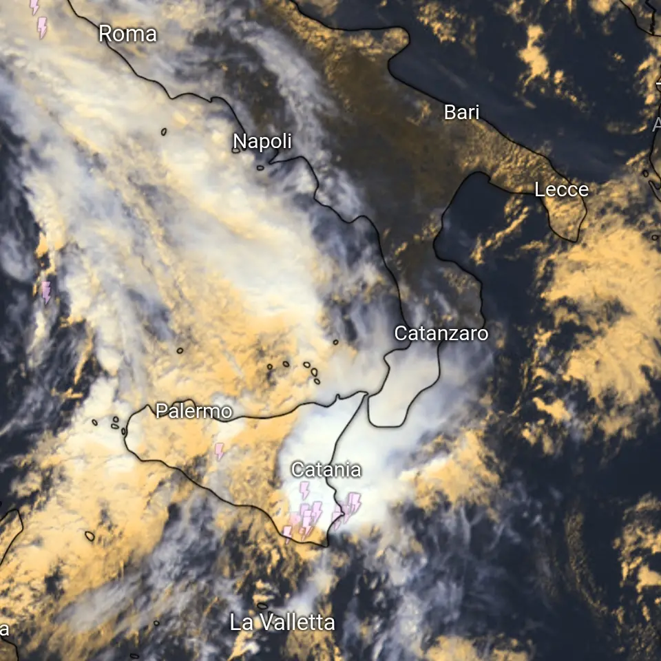 Torna il maltempo in Calabria: nelle prossime ore attesi piogge e temporali anche di forte intensità, ecco dove