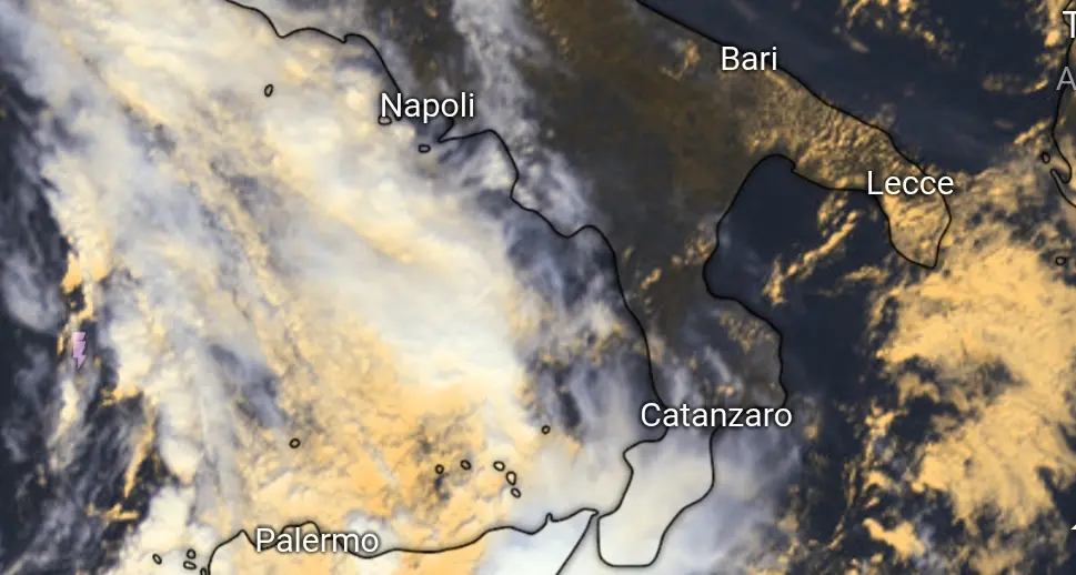 Torna il maltempo in Calabria: nelle prossime ore attesi piogge e temporali anche di forte intensità, ecco dove