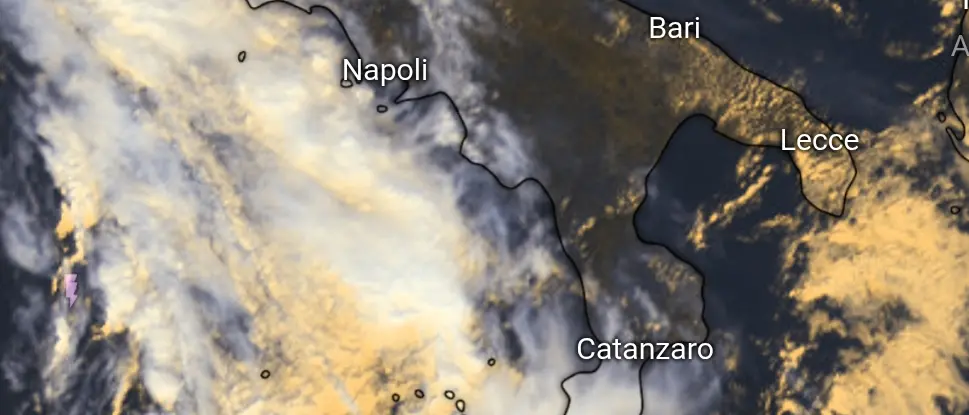 Torna il maltempo in Calabria: nelle prossime ore attesi piogge e temporali anche di forte intensità, ecco dove