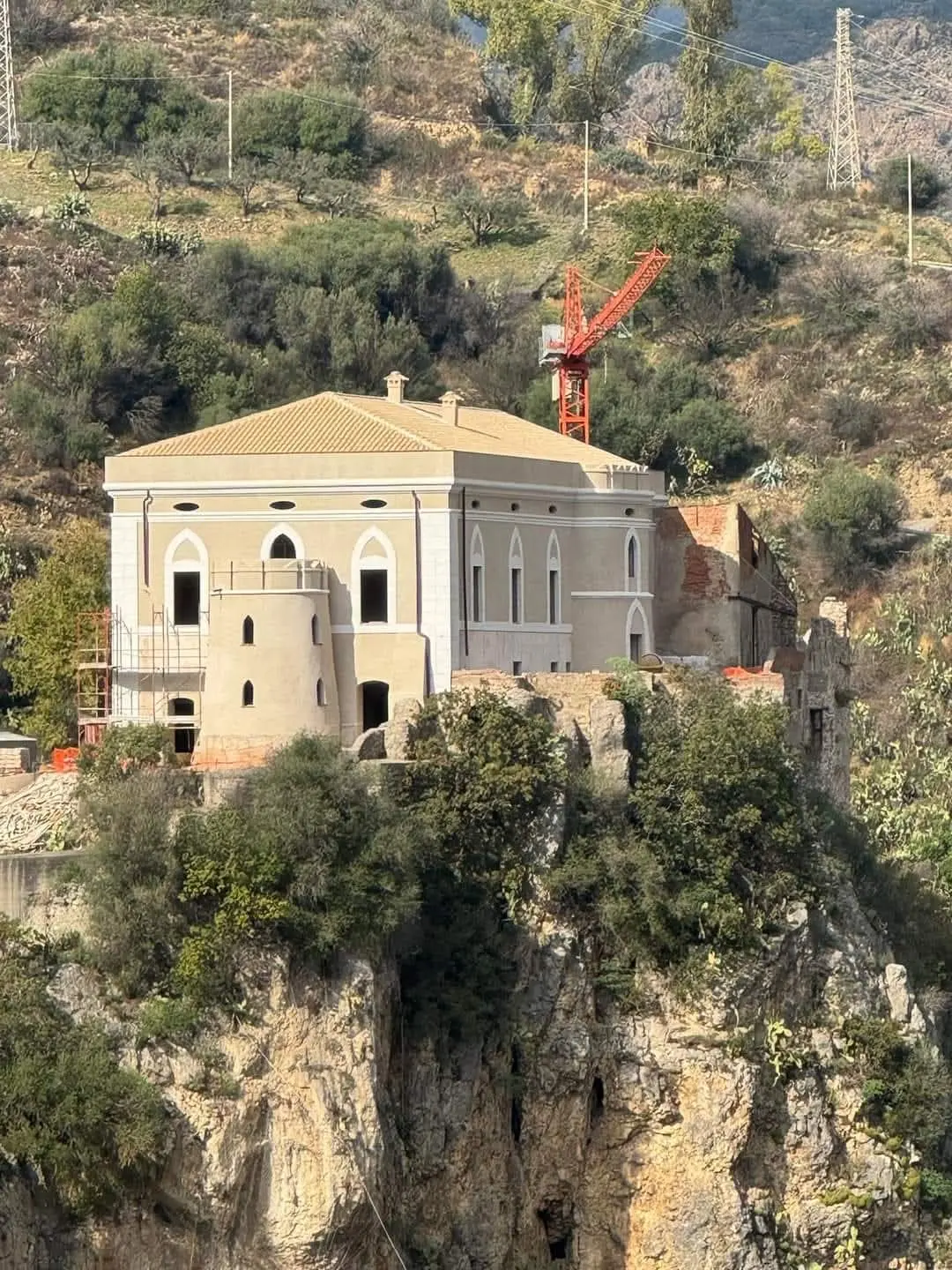 Palizzi, completato il restauro del Castello: due milioni di euro per restituire vita al simbolo del borgo\n