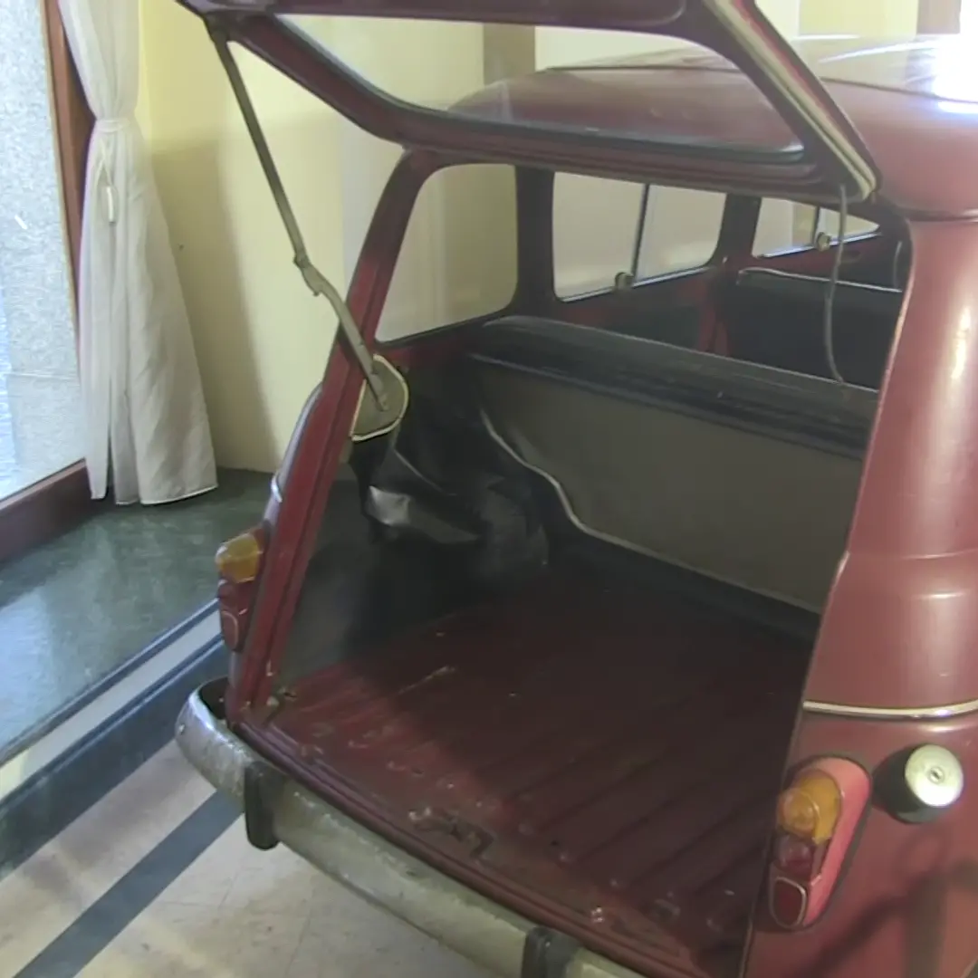 A Catanzaro la Renault 4 di Aldo Moro: centinaia di studenti calabresi davanti alla storia degli Anni di Piombo