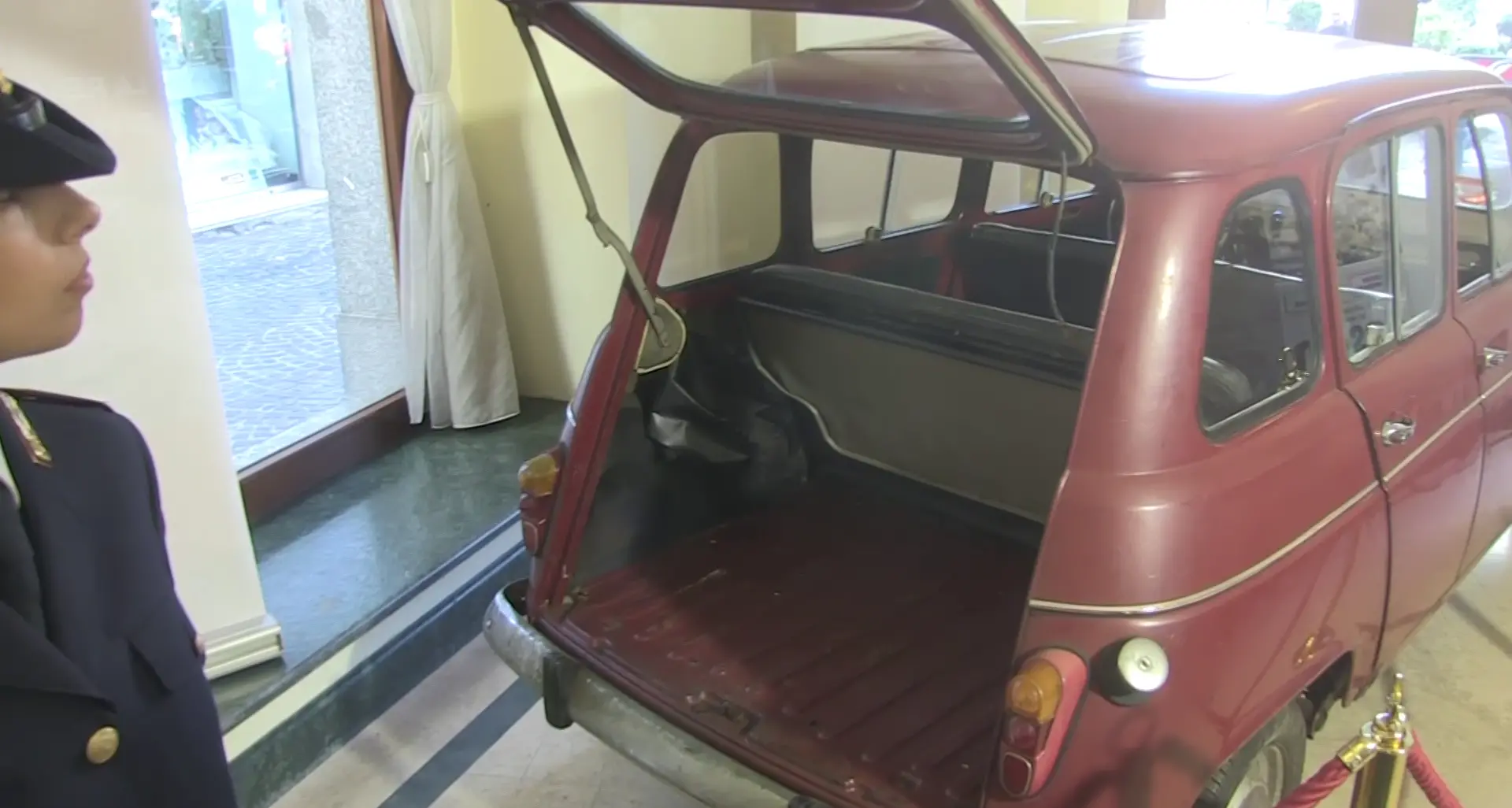 A Catanzaro la Renault 4 di Aldo Moro: centinaia di studenti calabresi davanti alla storia e ai temi del coraggio\n