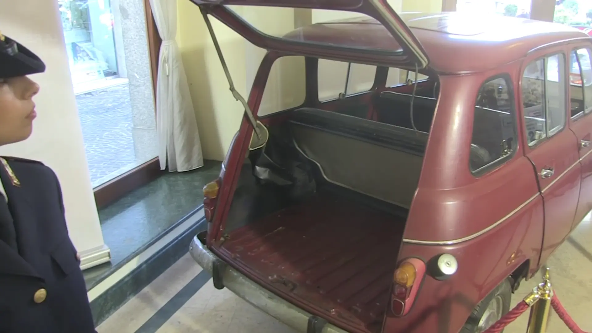 A Catanzaro la Renault 4 di Aldo Moro: centinaia di studenti calabresi davanti alla storia e ai temi del coraggio\n