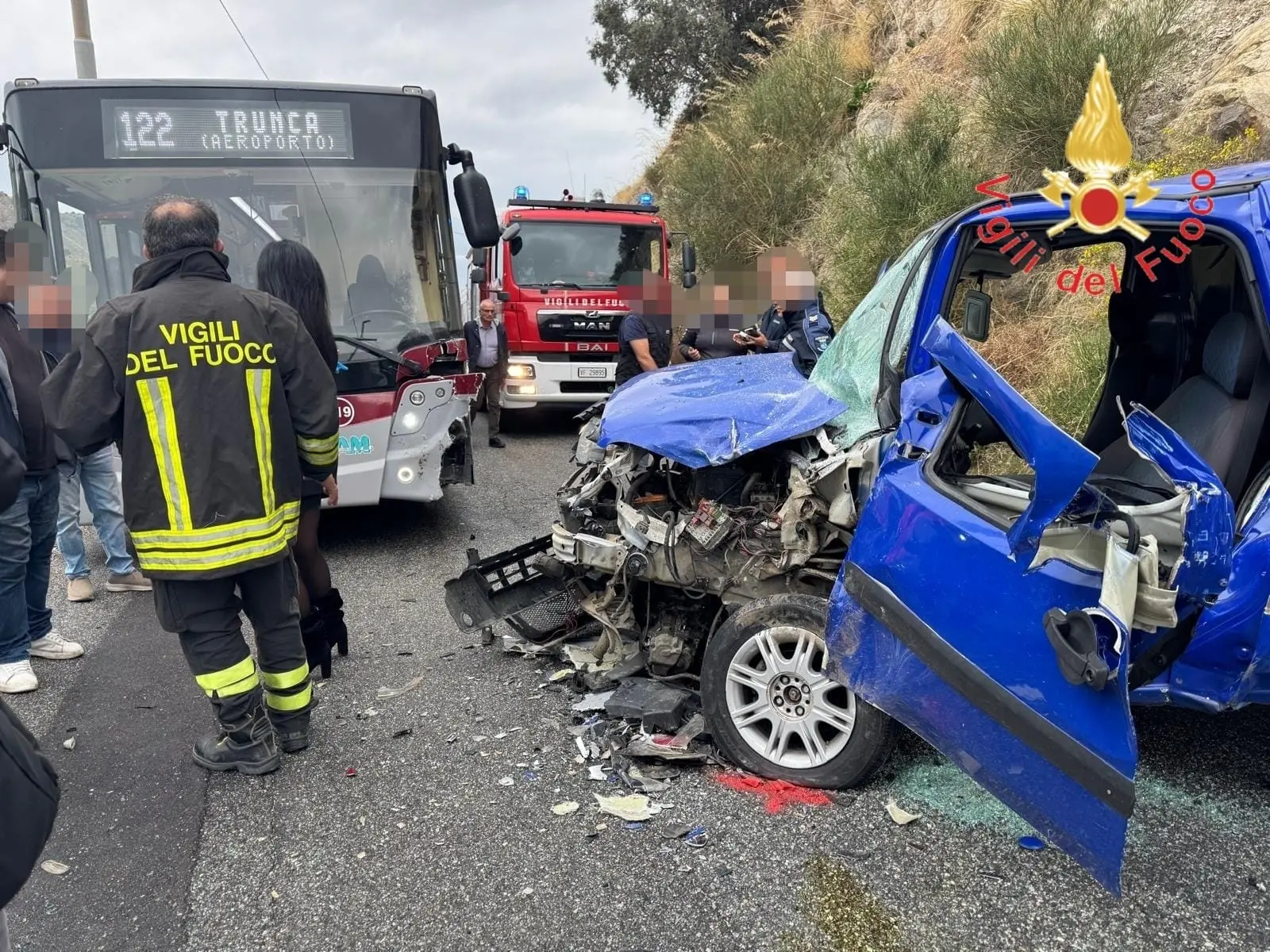 Incidente a Reggio Calabria, impatto tra autobus e furgone: un ferito trasportato d’urgenza in ospedale