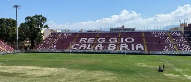 Reggina tra silenzi e incertezze: ad Acireale un banco di prova anche fuori dal campo\n