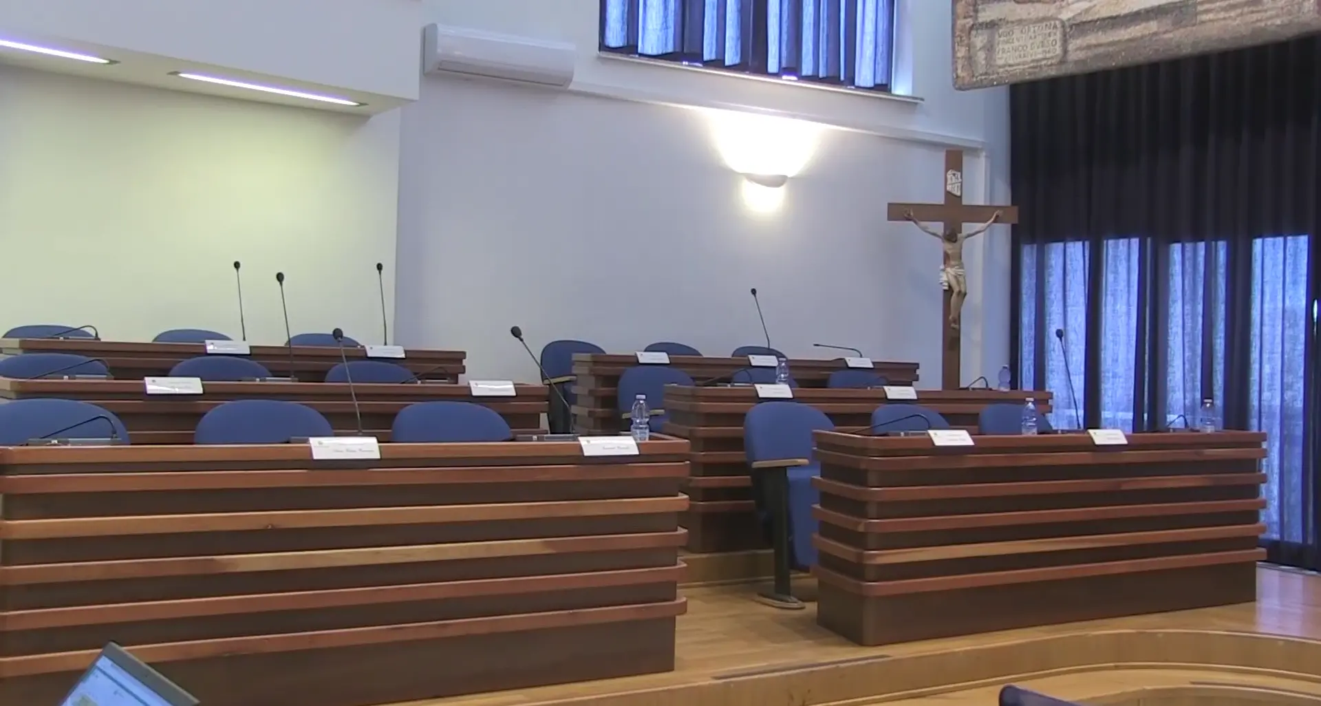 Nuovo ospedale a Catanzaro, il Consiglio comunale tace. Occhiuto: «Spero abbiano la responsabilità di esprimersi»\n