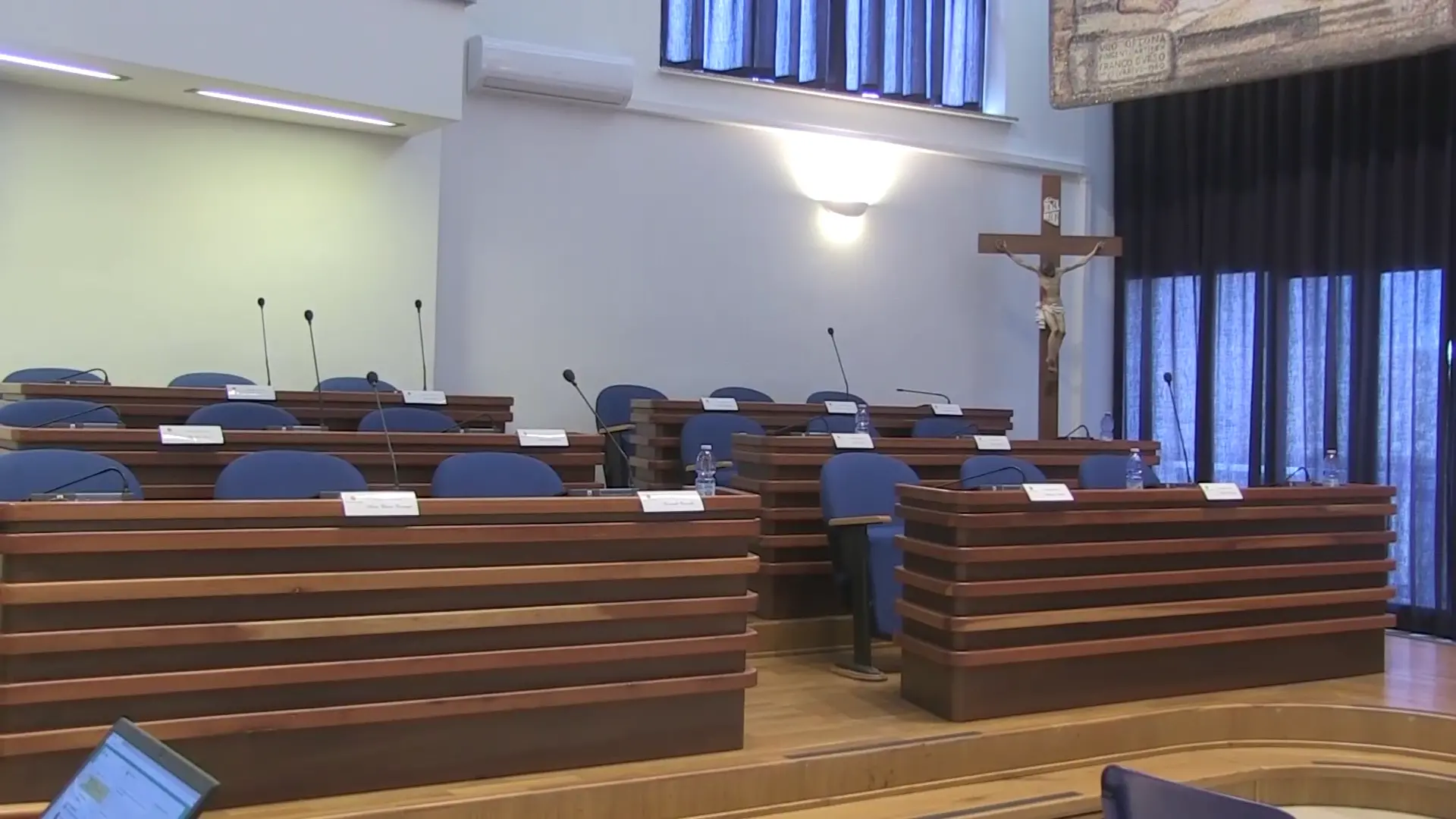 Nuovo ospedale a Catanzaro, il Consiglio comunale tace. Occhiuto: «Spero abbiano la responsabilità di esprimersi»\n