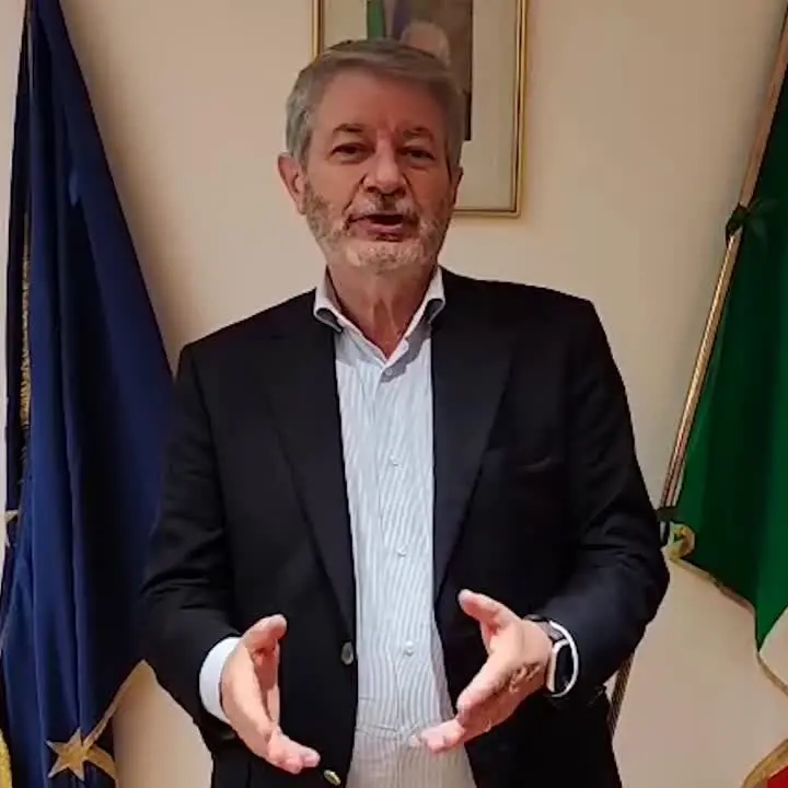 Quando Ghiglia avvisò Meloni sul Green Pass: “Bravo, ora esco”. L’inchiesta di Report agita il Garante della privacy