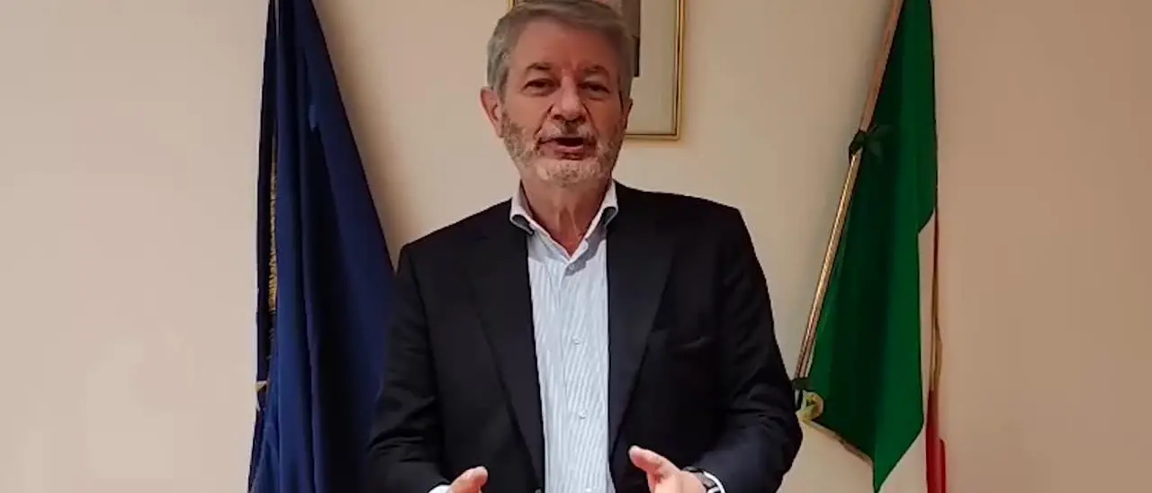 Quando Ghiglia avvisò Meloni sul Green Pass: “Bravo, ora esco”. L’inchiesta di Report agita il Garante della privacy