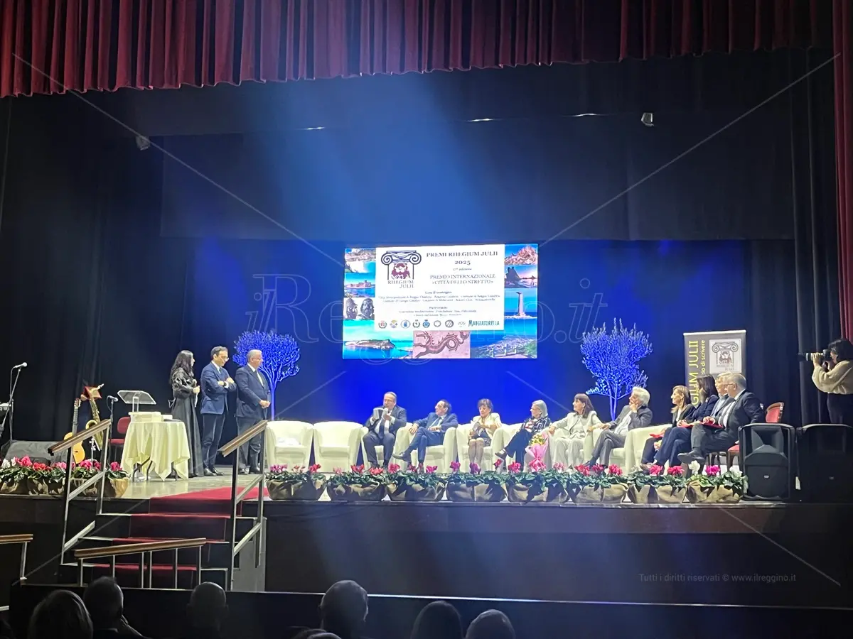 L’Umanità e l’urgenza di Etica, Cura e Pace: a Reggio riflessioni e storie con i Premi Rhegium 2025\n