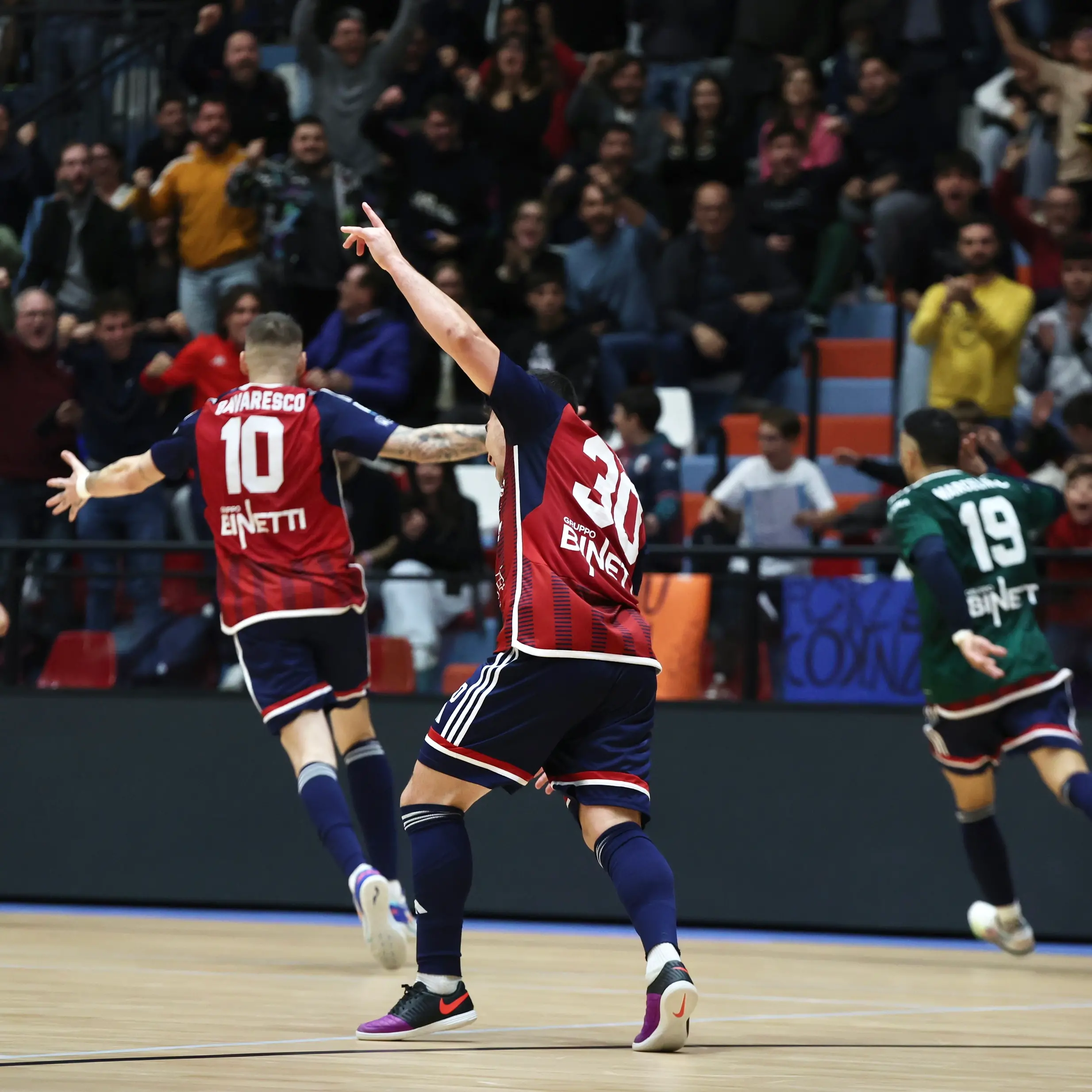 Pirossigeno Cosenza, cuore e rabbia: da 1-4 a 4-4 contro il Napoli Futsal, ma il pari brucia\n