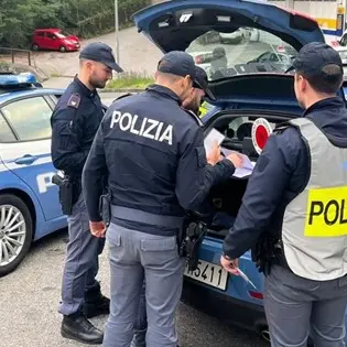 Controlli straordinari tra Crotone e Isola di Capo Rizzuto: trovate armi non dichiarate in una gioielleria\n
