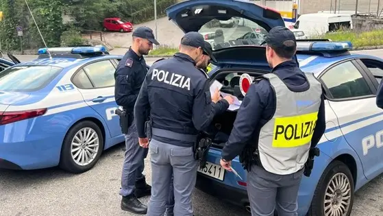 Controlli straordinari tra Crotone e Isola di Capo Rizzuto: trovate armi non dichiarate in una gioielleria\n