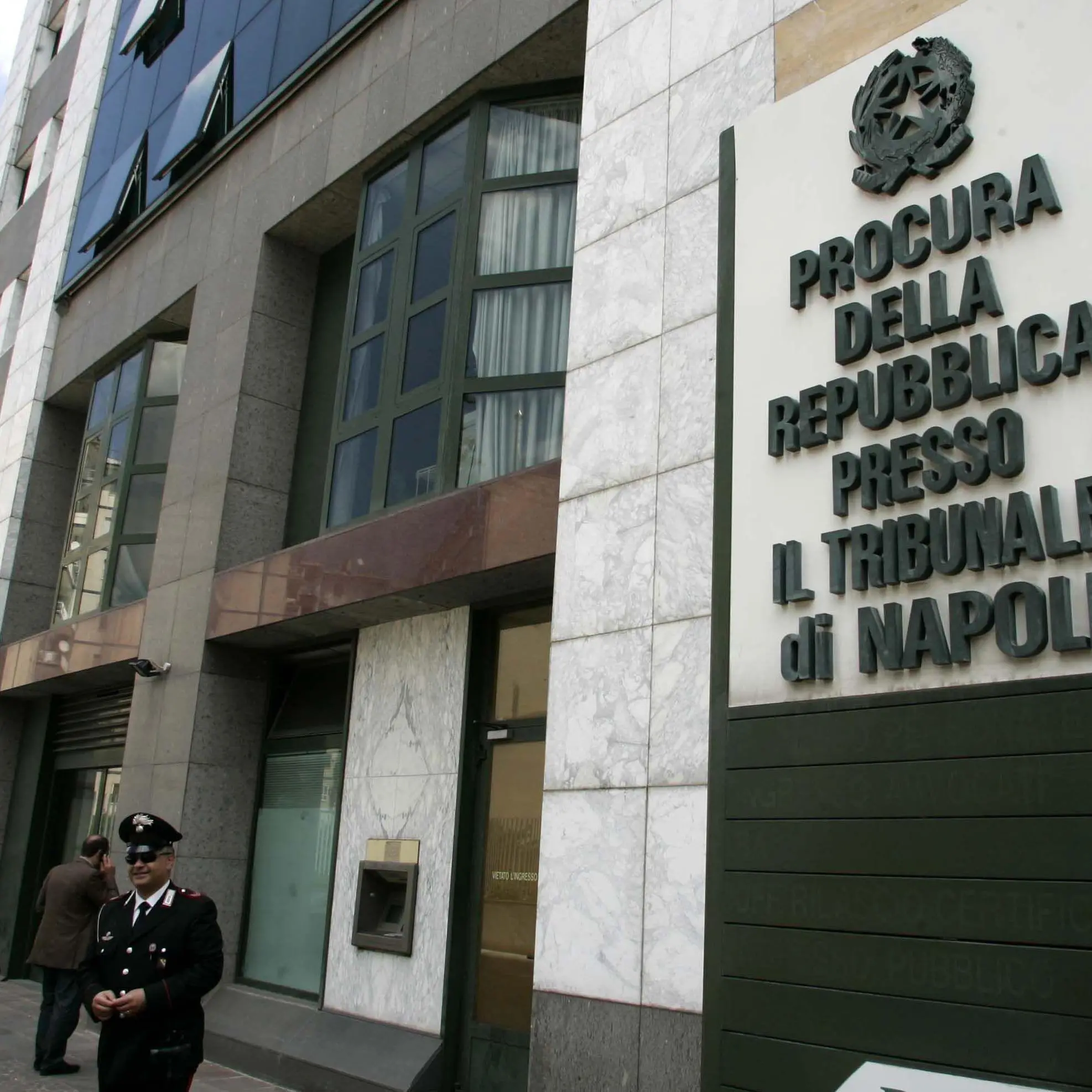 «Se non mi arrestate uccido mia moglie»: 48enne si consegna ai carabinieri e finisce in carcere\n