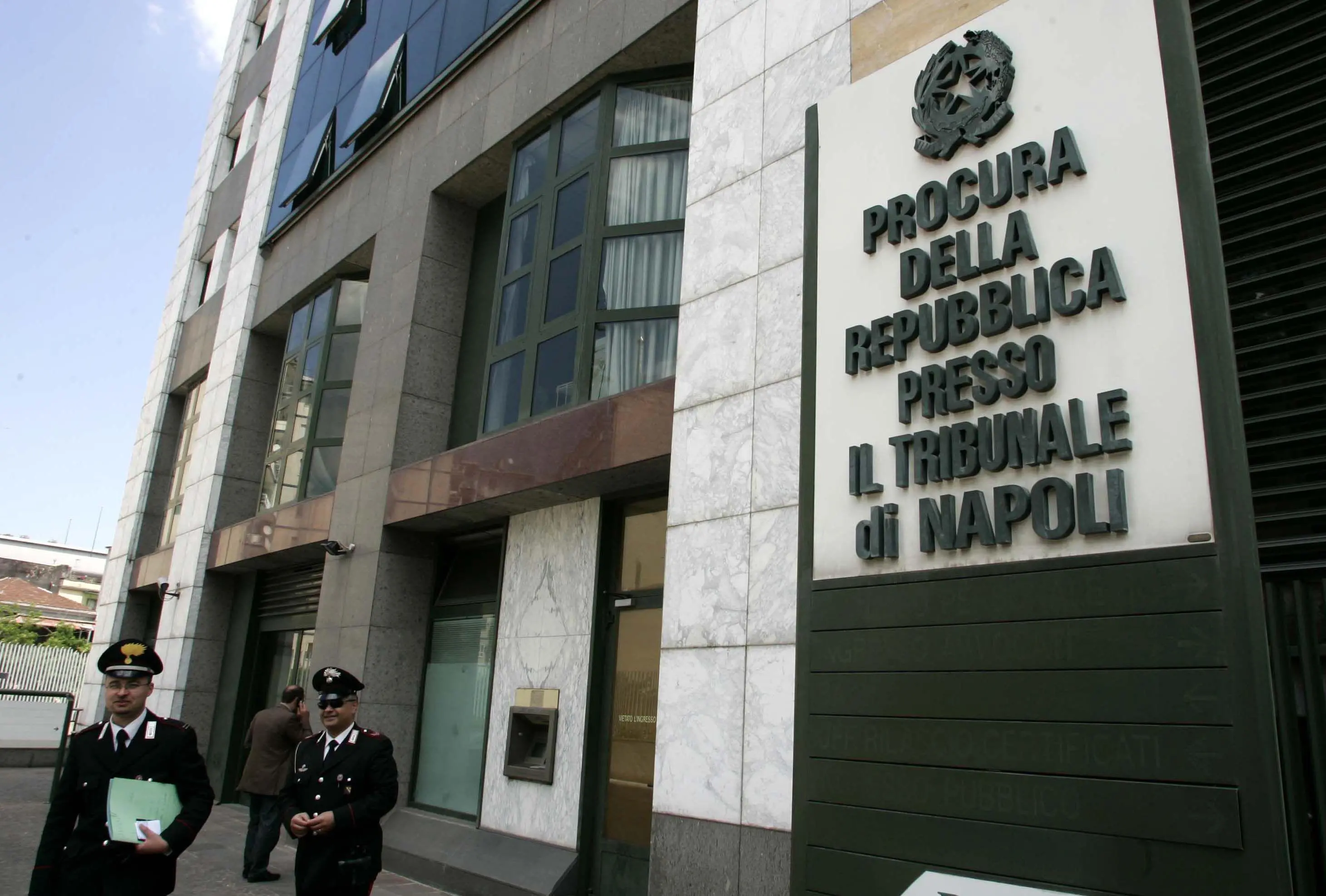 «Se non mi arrestate uccido mia moglie»: 48enne si consegna ai carabinieri e finisce in carcere\n