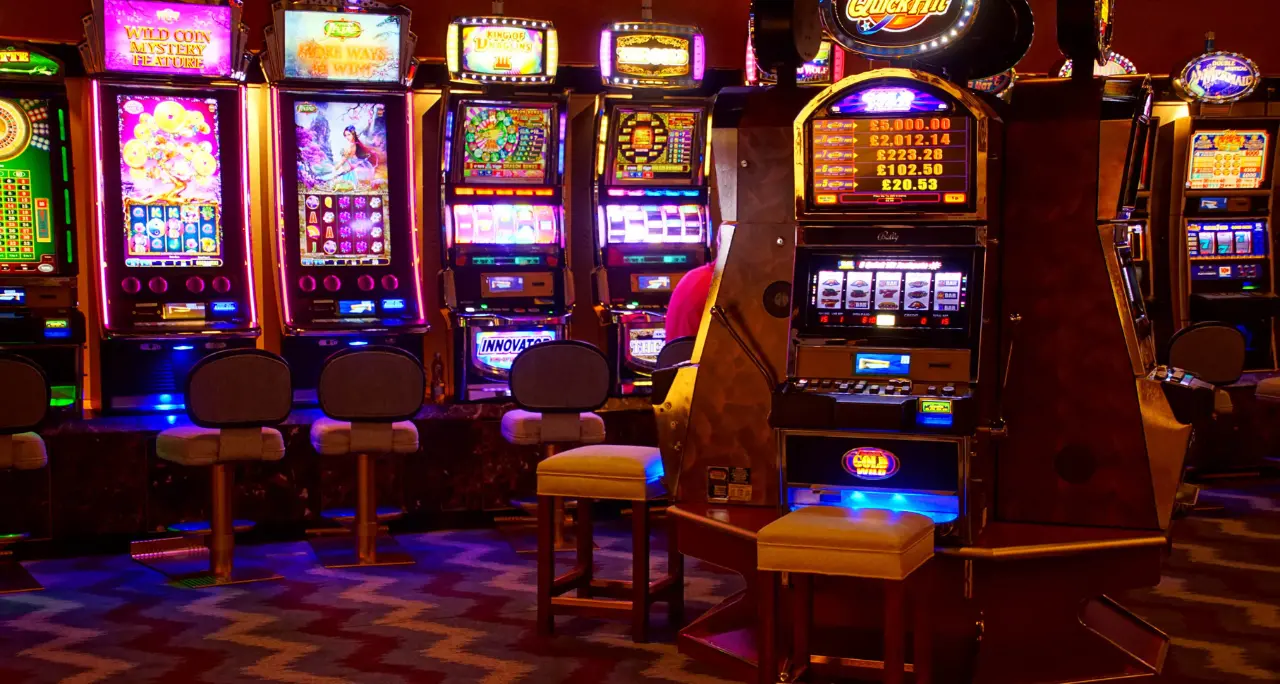 Si guadagna tanto e si rischia poco, per la 'ndrangheta il gioco d'azzardo è un vero e proprio affare: tutti i numeri\n