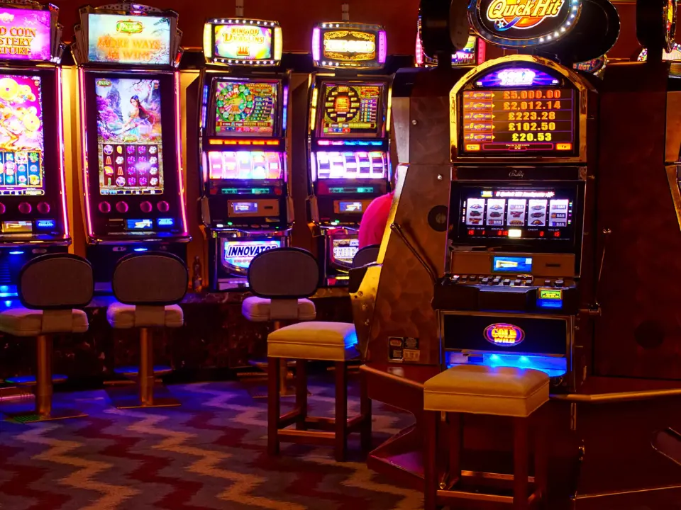 Si guadagna tanto e si rischia poco, per la 'ndrangheta il gioco d'azzardo è un vero e proprio affare: tutti i numeri