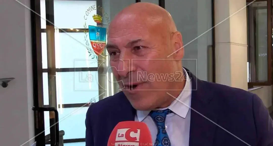 Si era dimesso dopo aver aggredito un consigliere, ora Voce può tornare sui propri passi e restare sindaco di Crotone\n