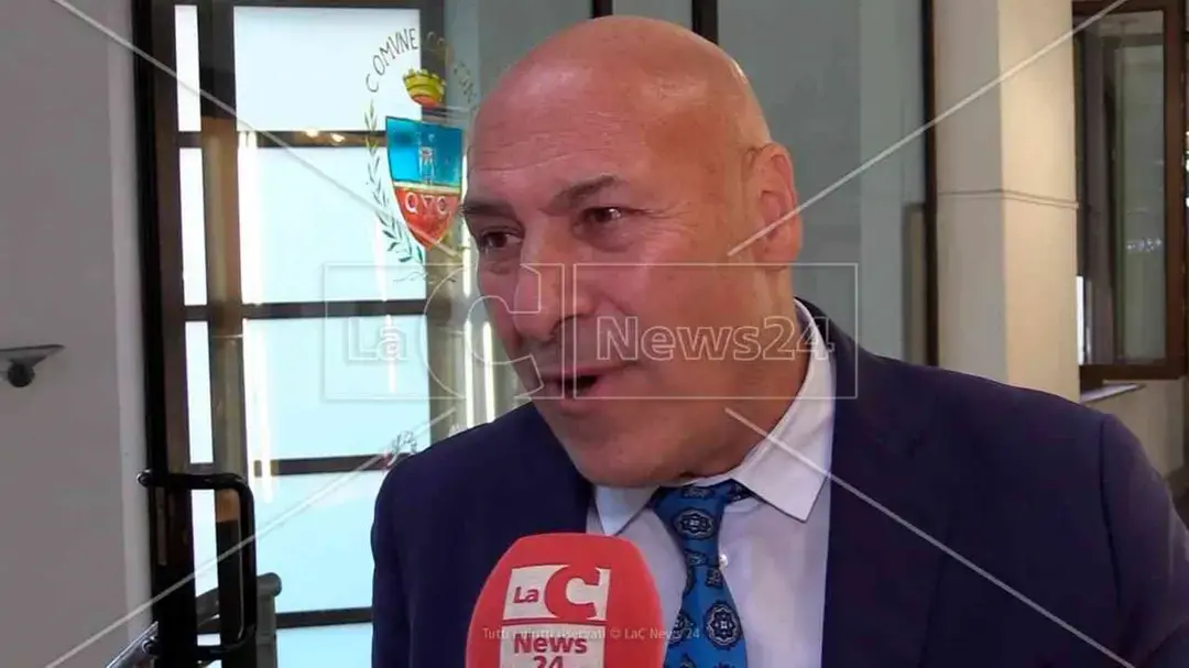 Si era dimesso dopo aver aggredito un consigliere, ora Voce può tornare sui propri passi e restare sindaco di Crotone\n