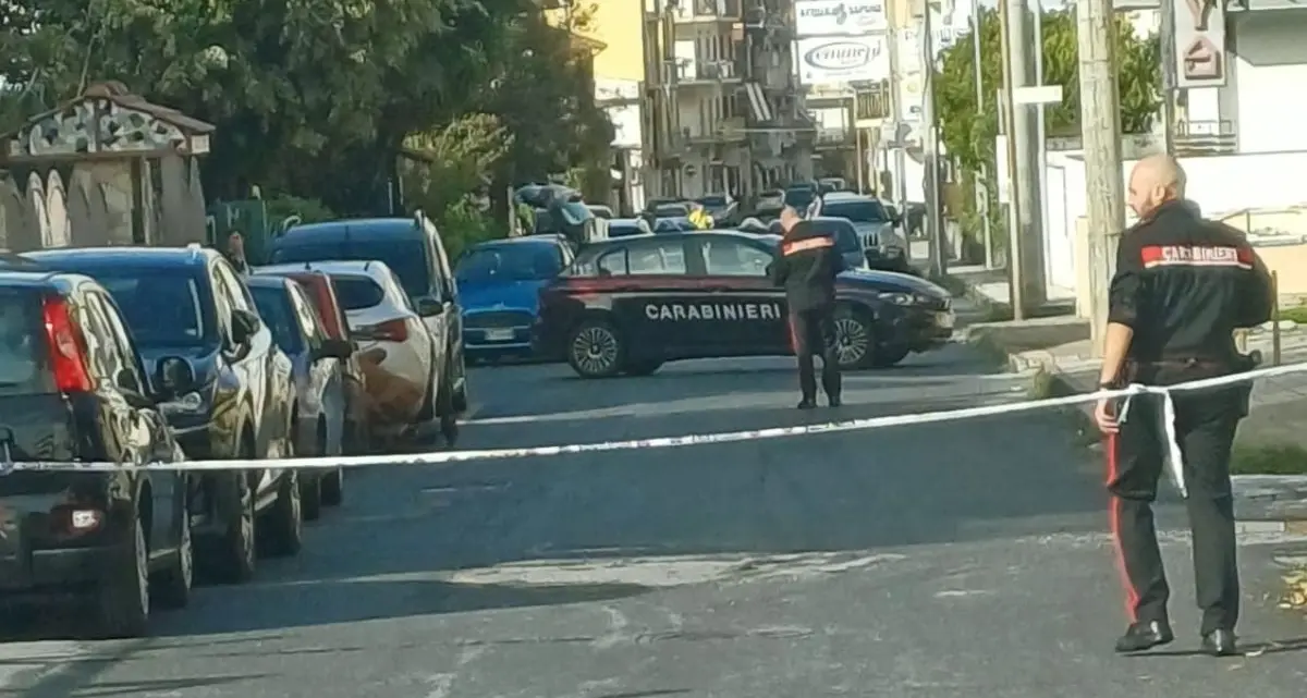 Spari ad Amantea, tensione tra giovani in via Dogane: indagano i Carabinieri\n