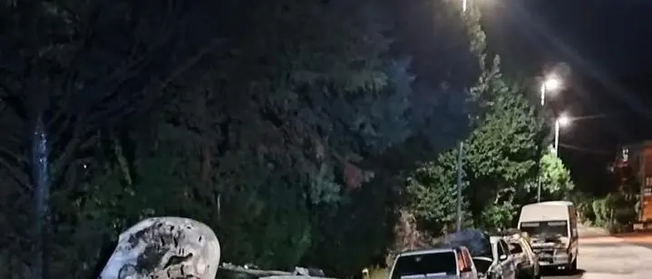 Incendi dolosi, il Comune: «Brucia anche a noi. Villa reagisce con dignità e coraggio»\n