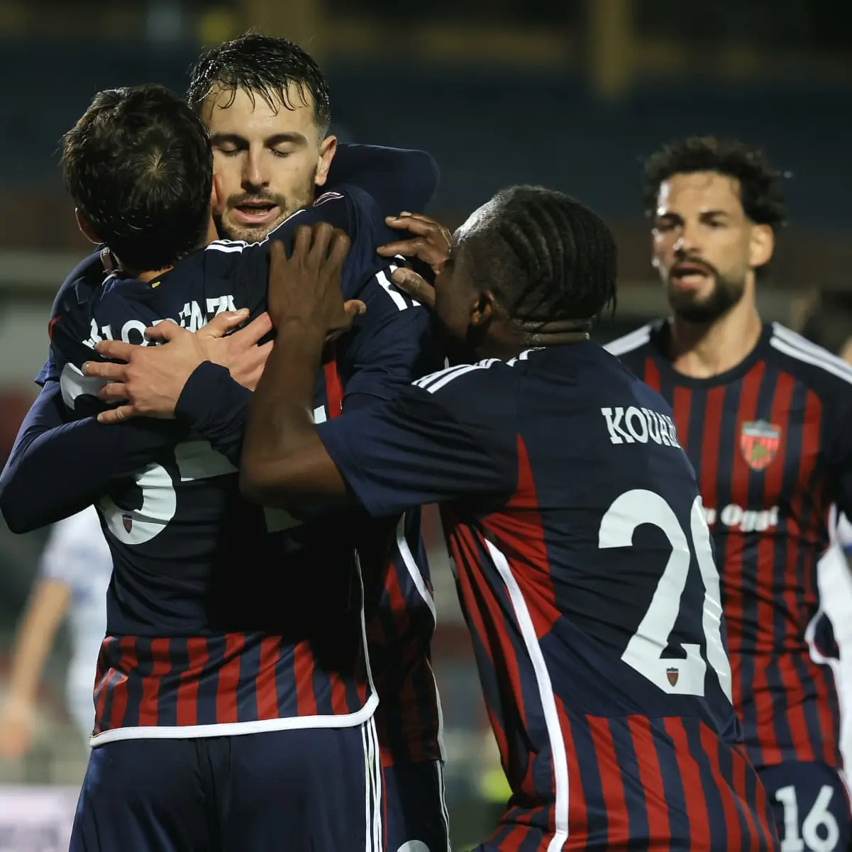 Il Cosenza asfalta il Casarano e torna alla vittoria: finisce 4-1 al “Marulla”