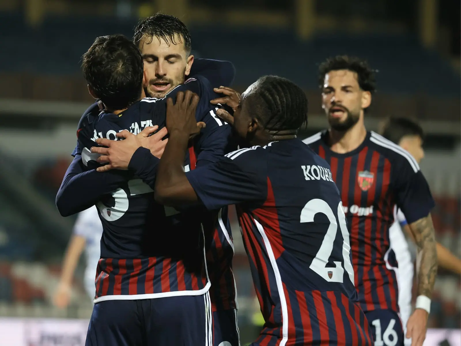 Il Cosenza asfalta il Casarano e torna alla vittoria: finisce 4-1 al “Marulla”