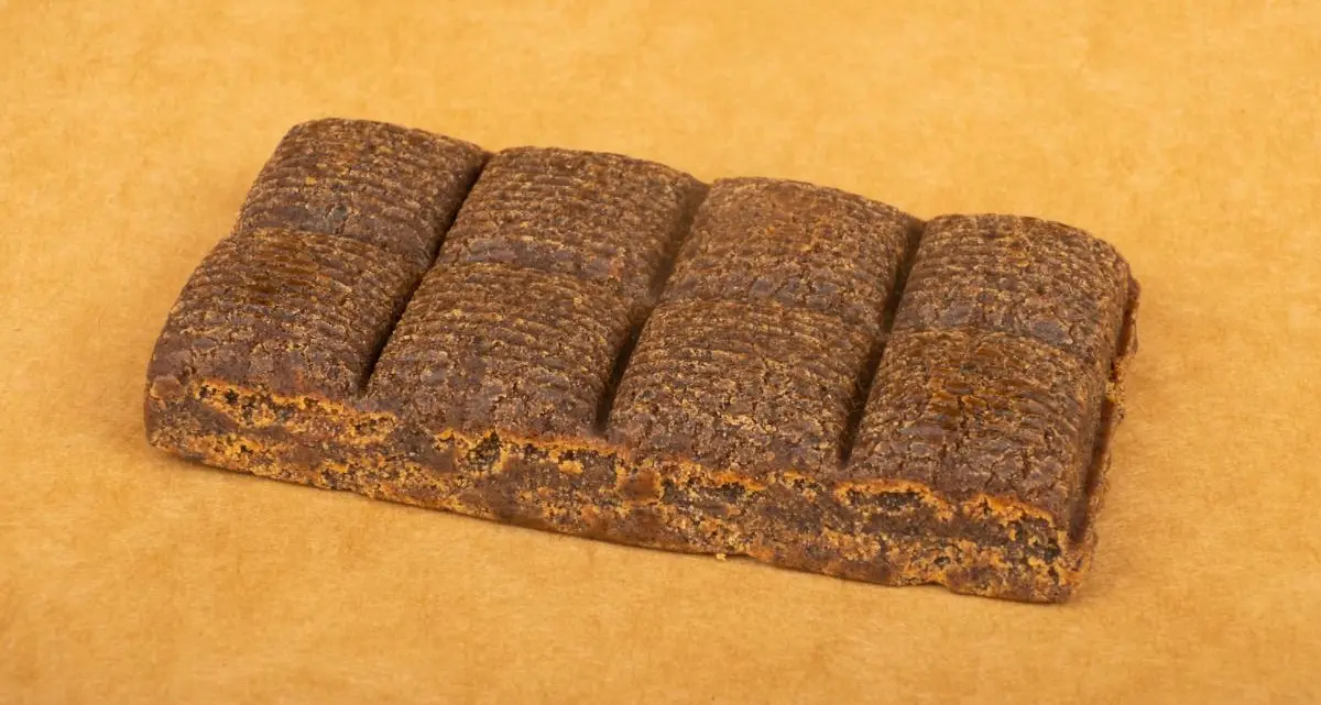 A spasso per le vie di Crotone con panetti di hashish: arrestato 36enne\n