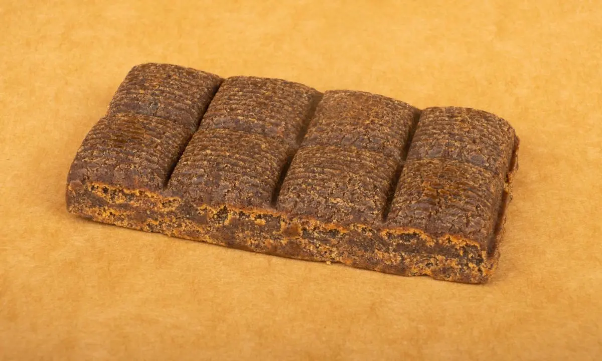 A spasso per le vie di Crotone con panetti di hashish: arrestato 36enne\n