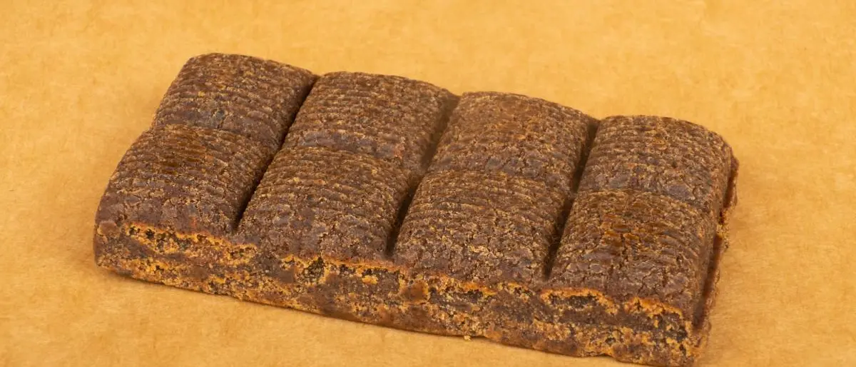 A spasso per le vie di Crotone con panetti di hashish: arrestato 36enne\n