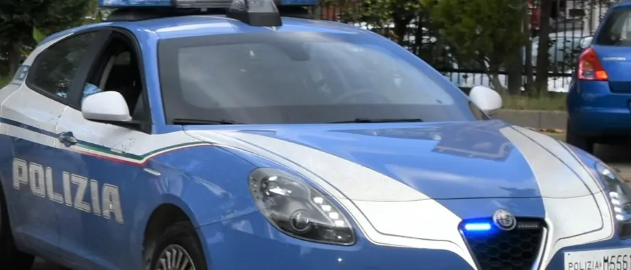 Crotone, arrestato giovane pusher in centro città: in casa aveva marijuana e hashish\n