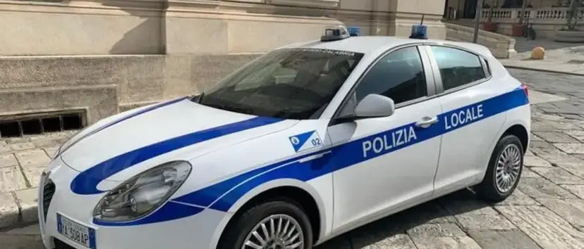 Reggio, la polizia locale\u00A0denuncia 5 persone per resistenza e guida in stato di alterazione\n