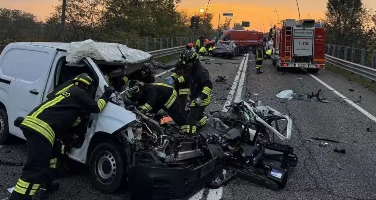 Drammatico incidente stradale sulla tangenziale sud di Bergamo:\u00A0tre\u00A0morti